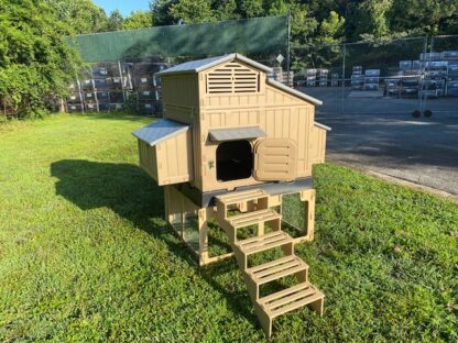 Snap Lock Coop Stand With Stairs